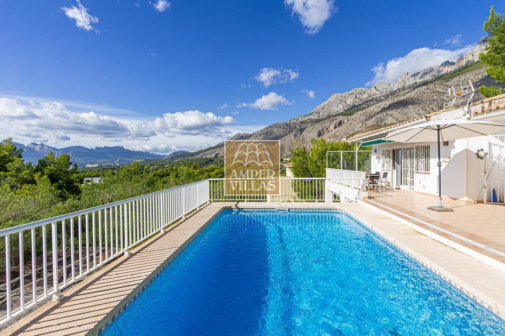 Spacious villa in the best area of Sierra Altea Golf.